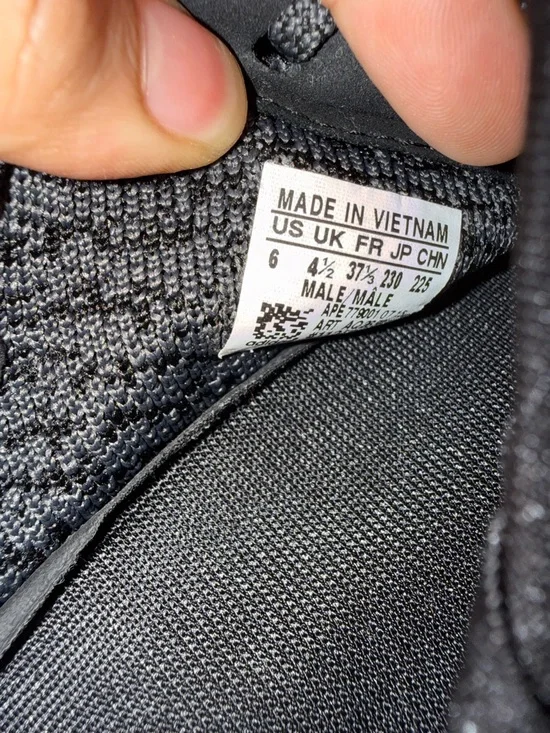 adidas Yezzy boost 350 V1 pirate black womens Black and Dark Gray - Picture 8 of 8